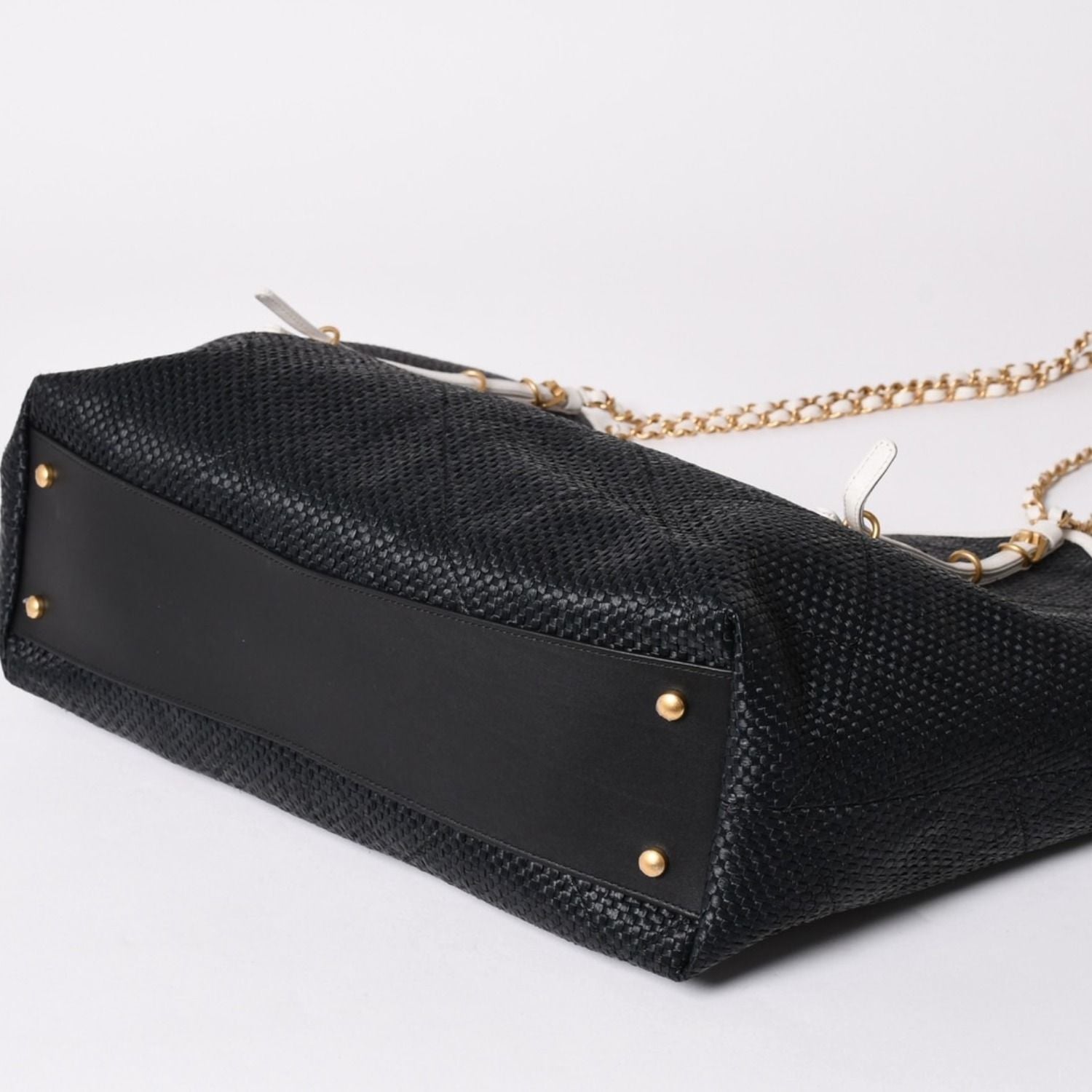 Chanel Maxi Shopping Bag Braided Raffia Effect Canvas CC Logo Gold Base — view 7