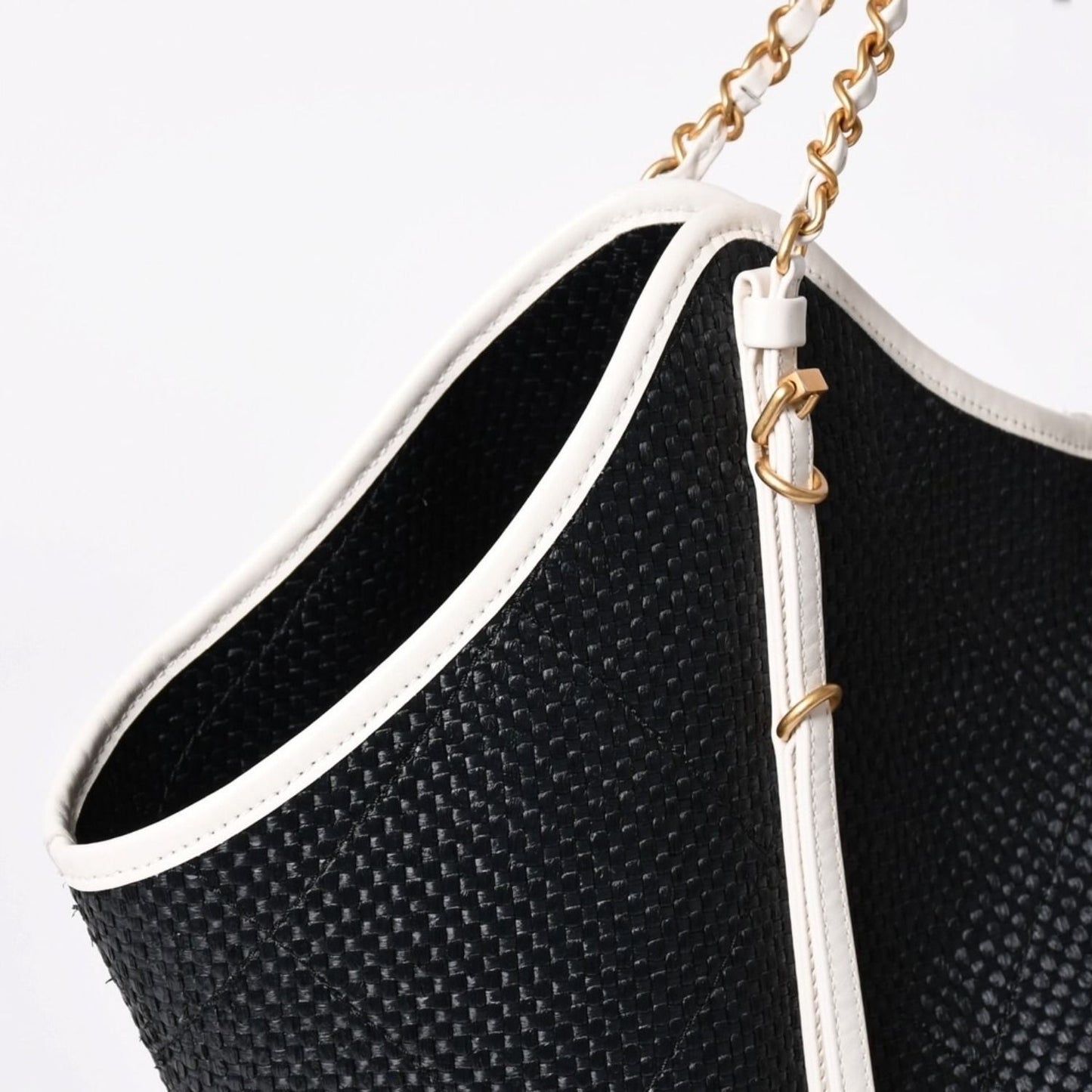 Chanel Maxi Shopping Bag Braided Raffia Effect Canvas CC Logo Gold Base — view 4