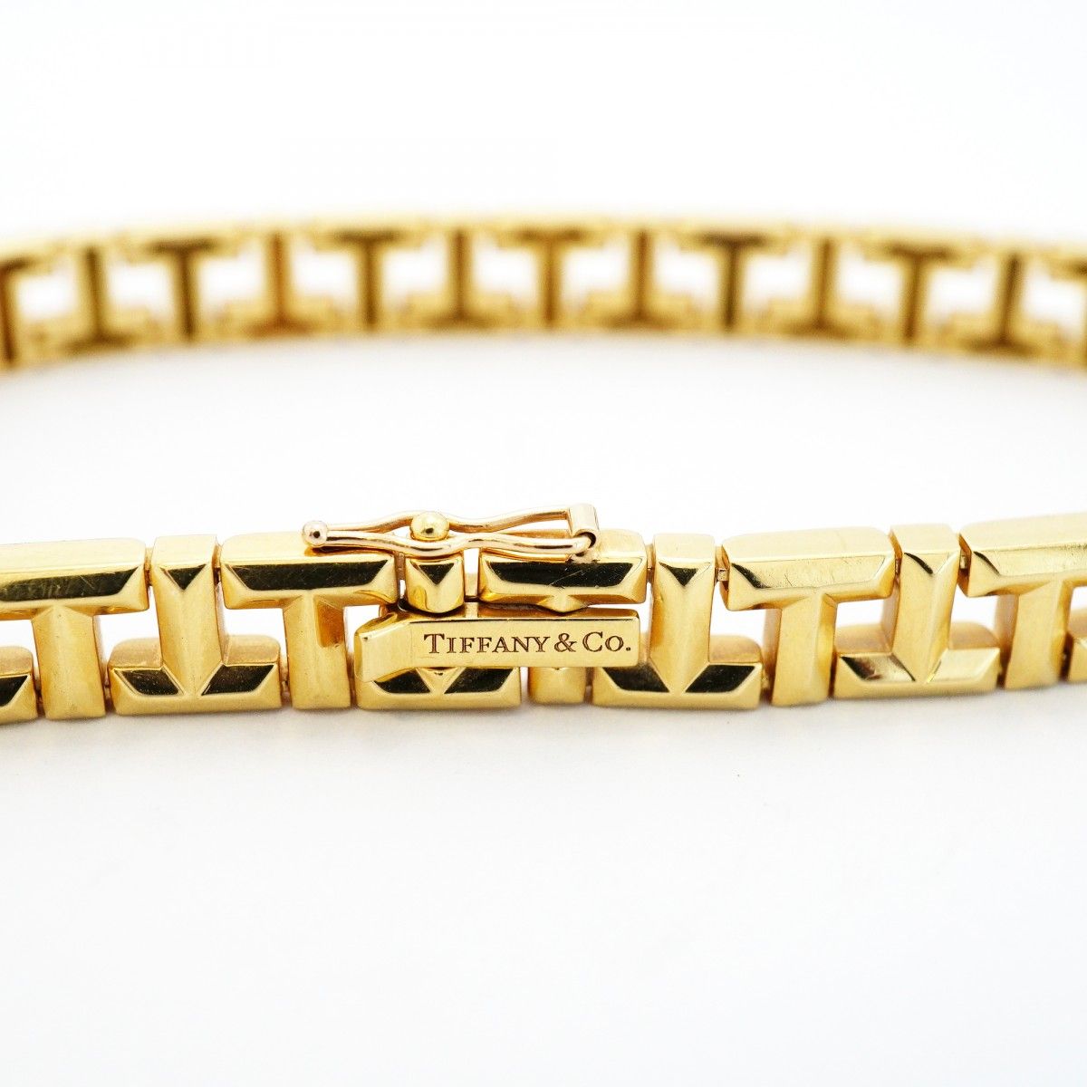 Tiffany & Co Bracelet T Tru Narrow 18k Yellow Gold — view 4
