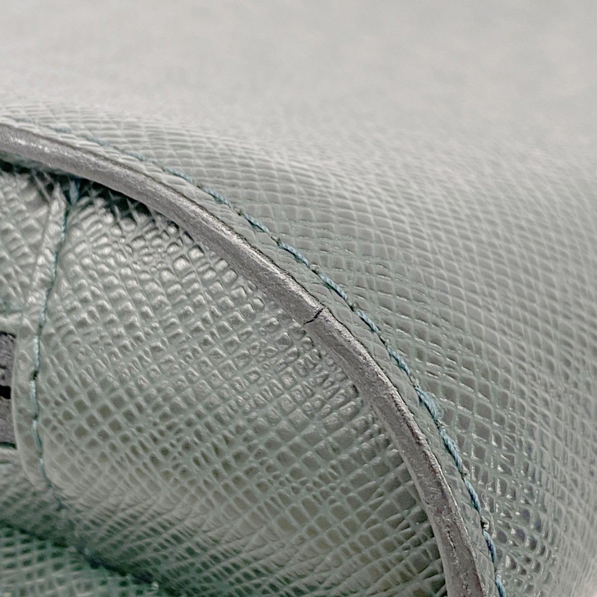Louis Vuitton Clutch Taiga Baikal Epi — view 7