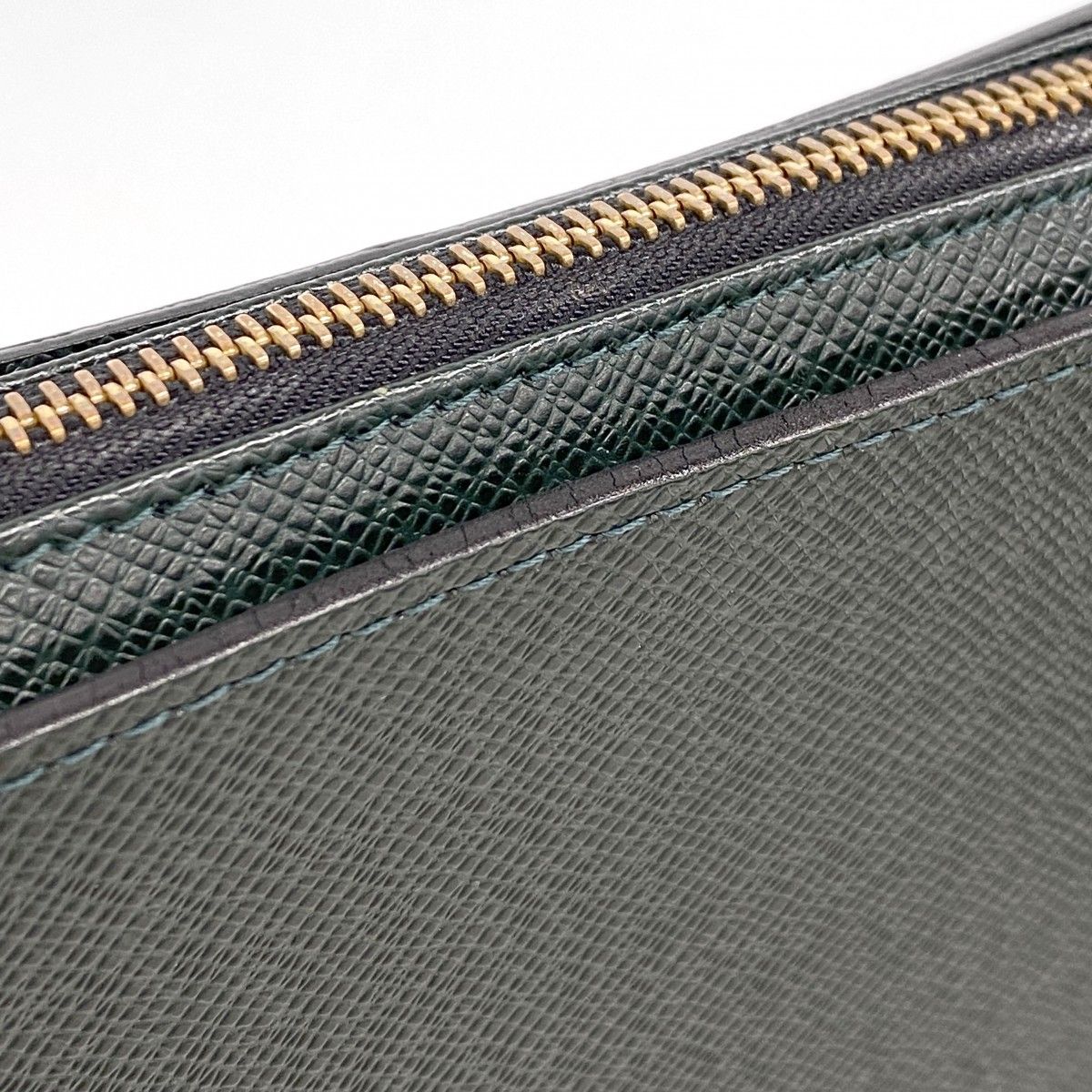 Louis Vuitton Clutch Taiga Baikal Epi — view 6