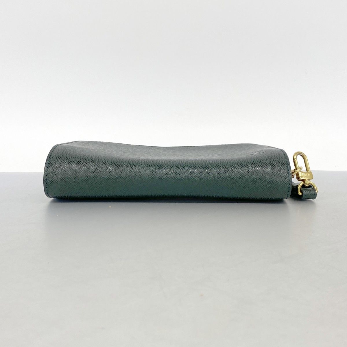 Louis Vuitton Clutch Taiga Baikal Epi — view 3