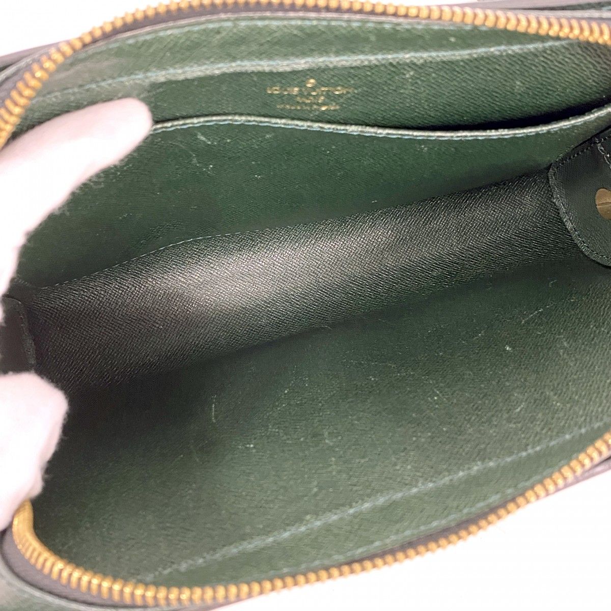 Louis Vuitton Clutch Taiga Baikal Epi — view 4