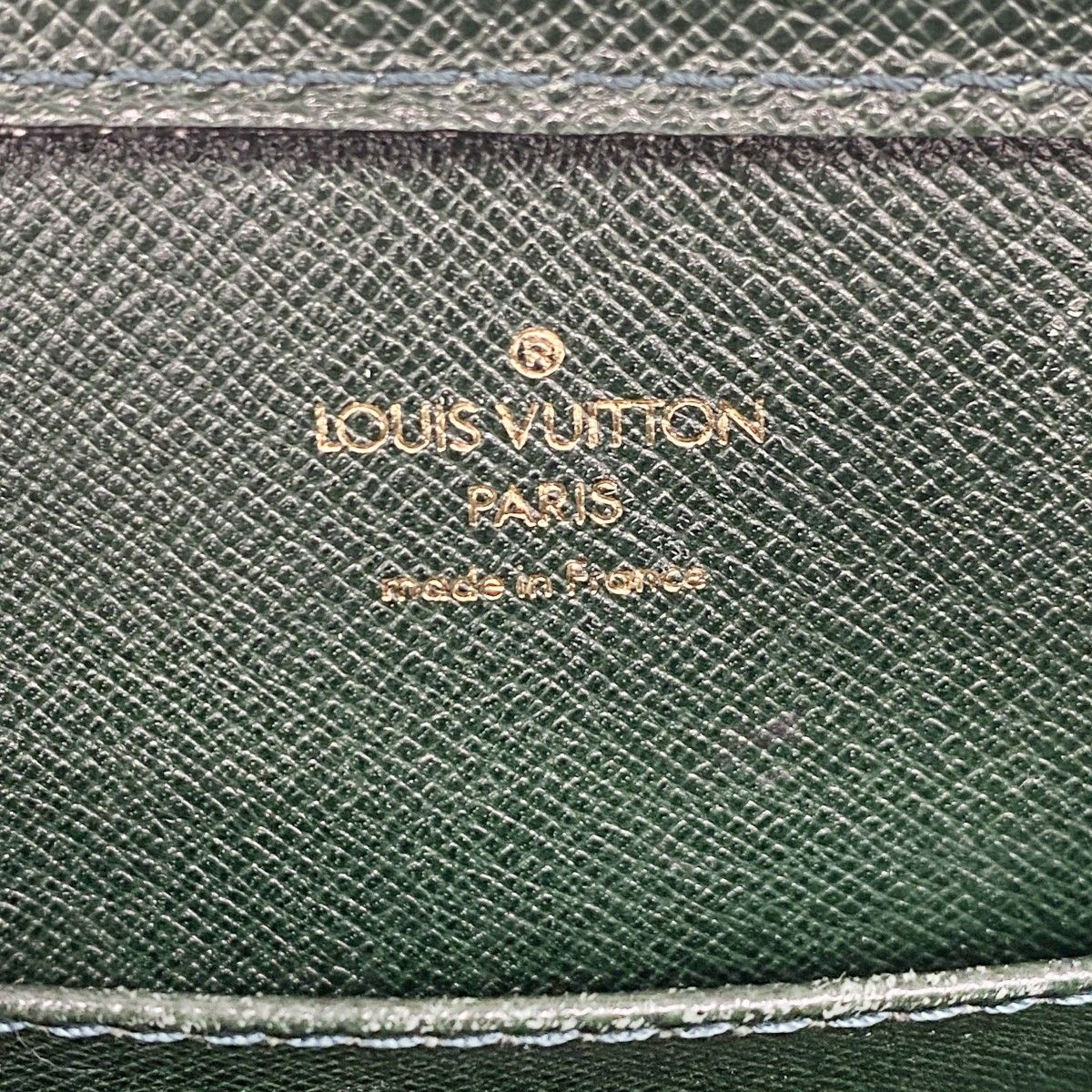 Louis Vuitton Clutch Taiga Baikal Epi — view 5