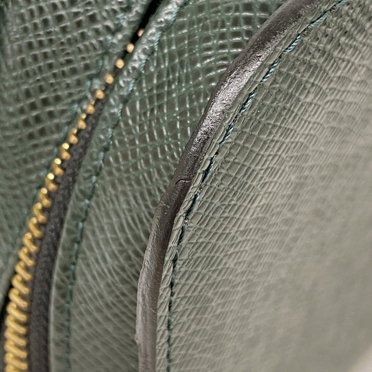 Louis Vuitton Clutch Taiga Baikal Epi — view 8