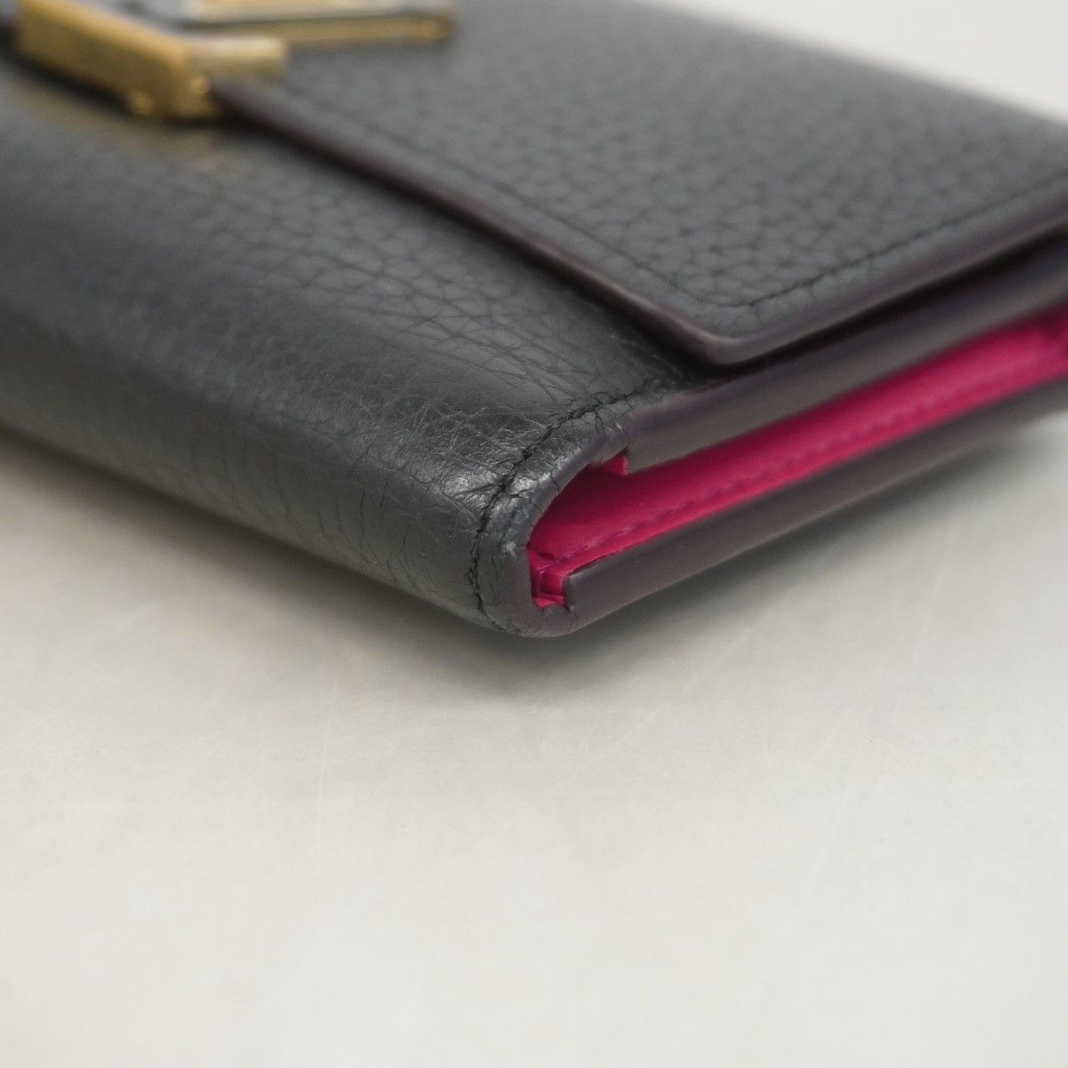 Louis Vuitton Trifold Wallet Taurillon Portefeuille Capucines Compact Noir — view 5