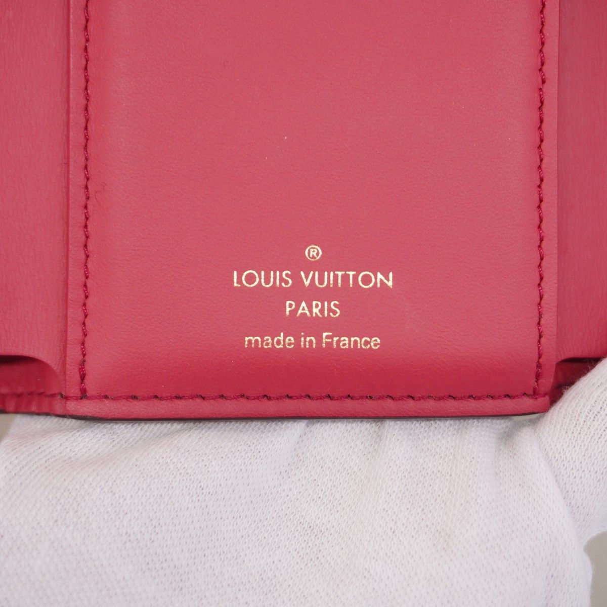 Louis Vuitton Trifold Wallet Taurillon Portefeuille Capucines Compact Noir — view 4