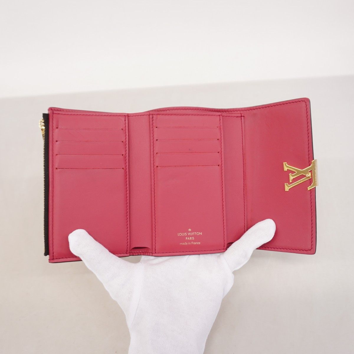 Louis Vuitton Trifold Wallet Taurillon Portefeuille Capucines Compact Noir — view 3