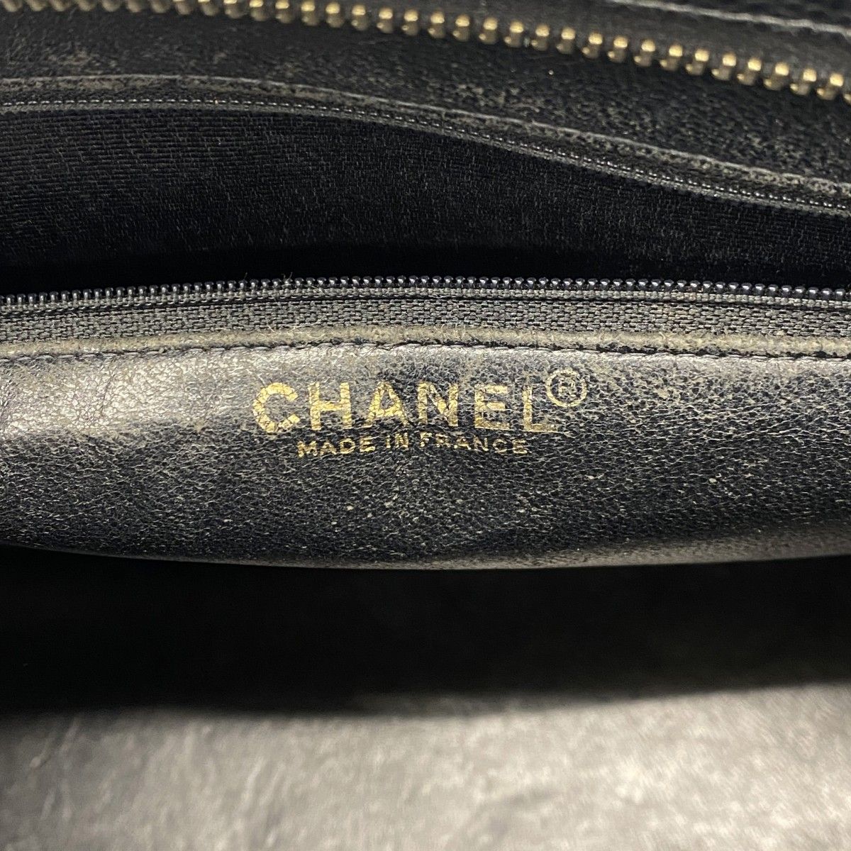 Chanel Tote Medallion Caviar Leather Black Gold — view 5
