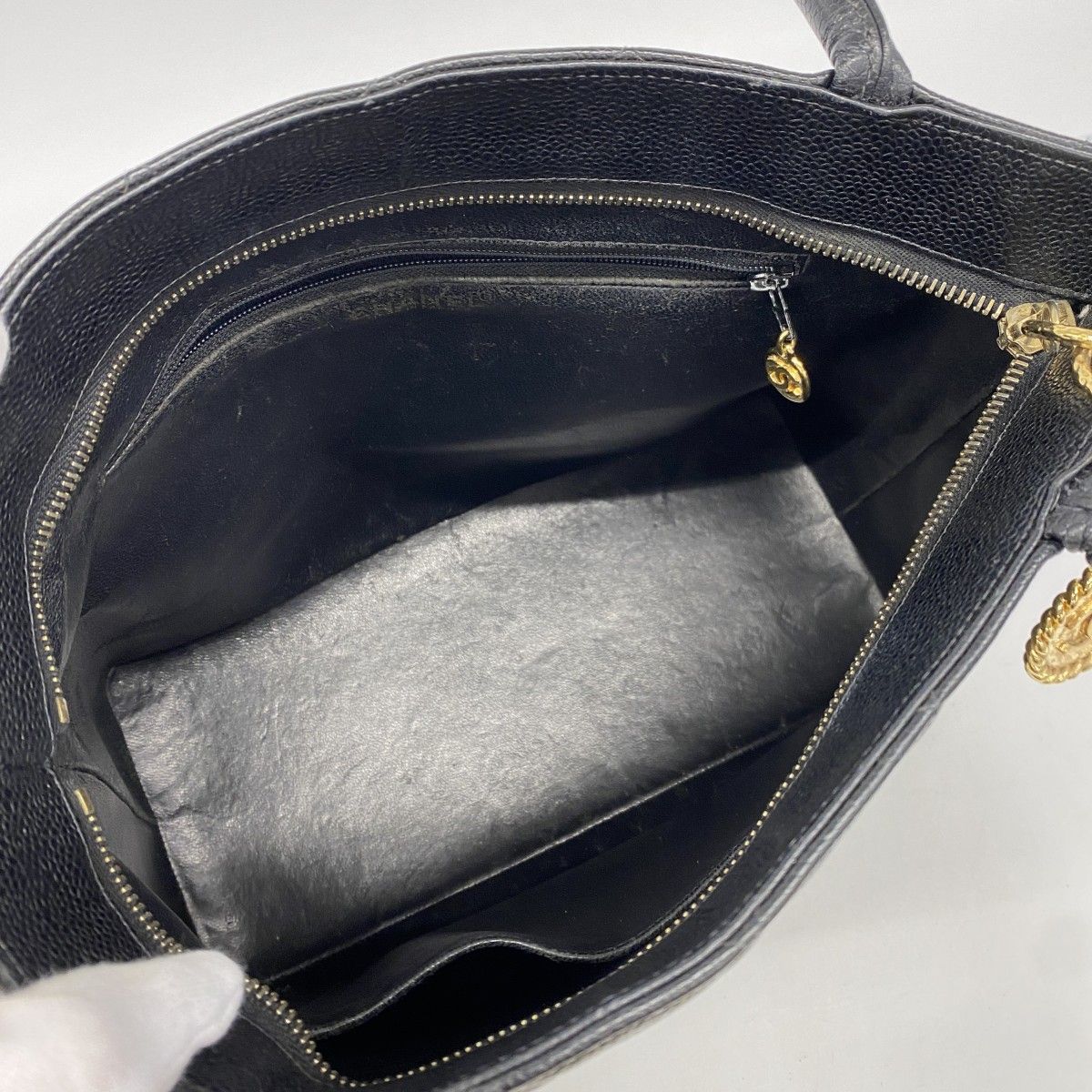 Chanel Tote Medallion Caviar Leather Black Gold — view 4