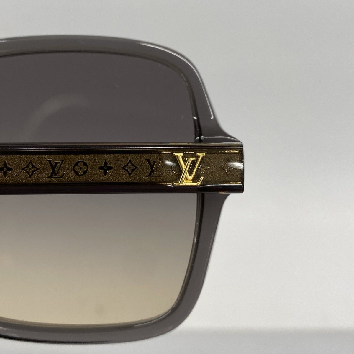 Louis Vuitton Sunglasses LV Aura Square Anthracite Eyewear — view 7