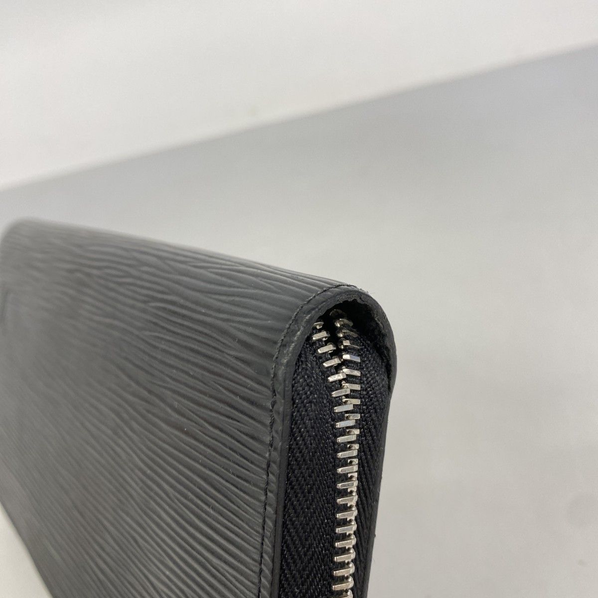 Louis Vuitton Wallet Epi Zippy Noir — view 6