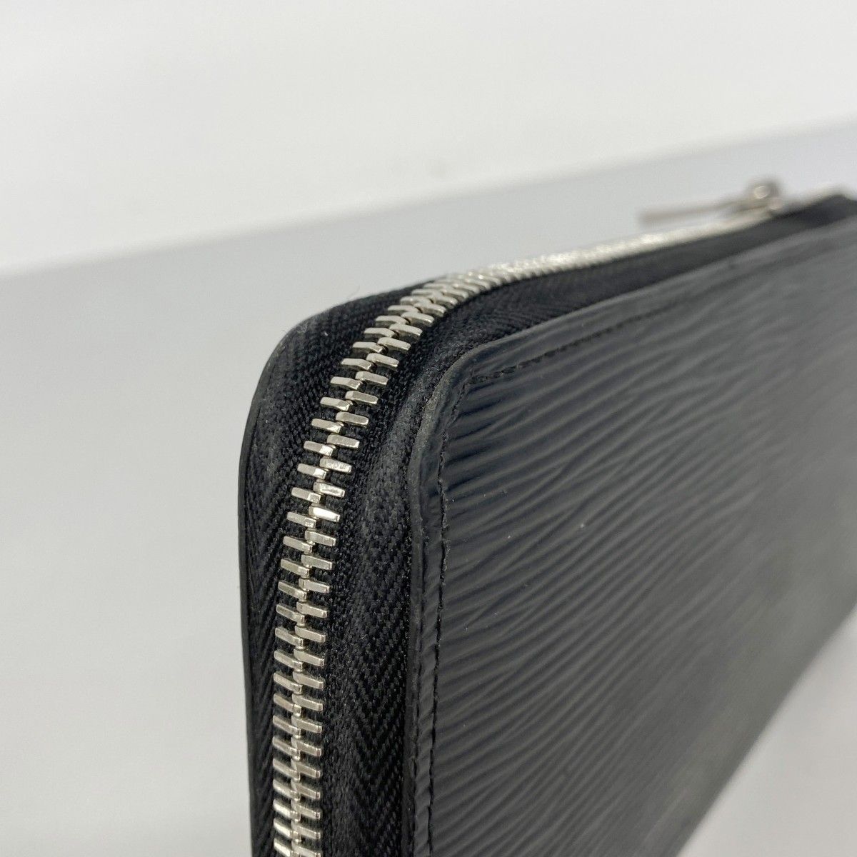 Louis Vuitton Wallet Epi Zippy Noir — view 5