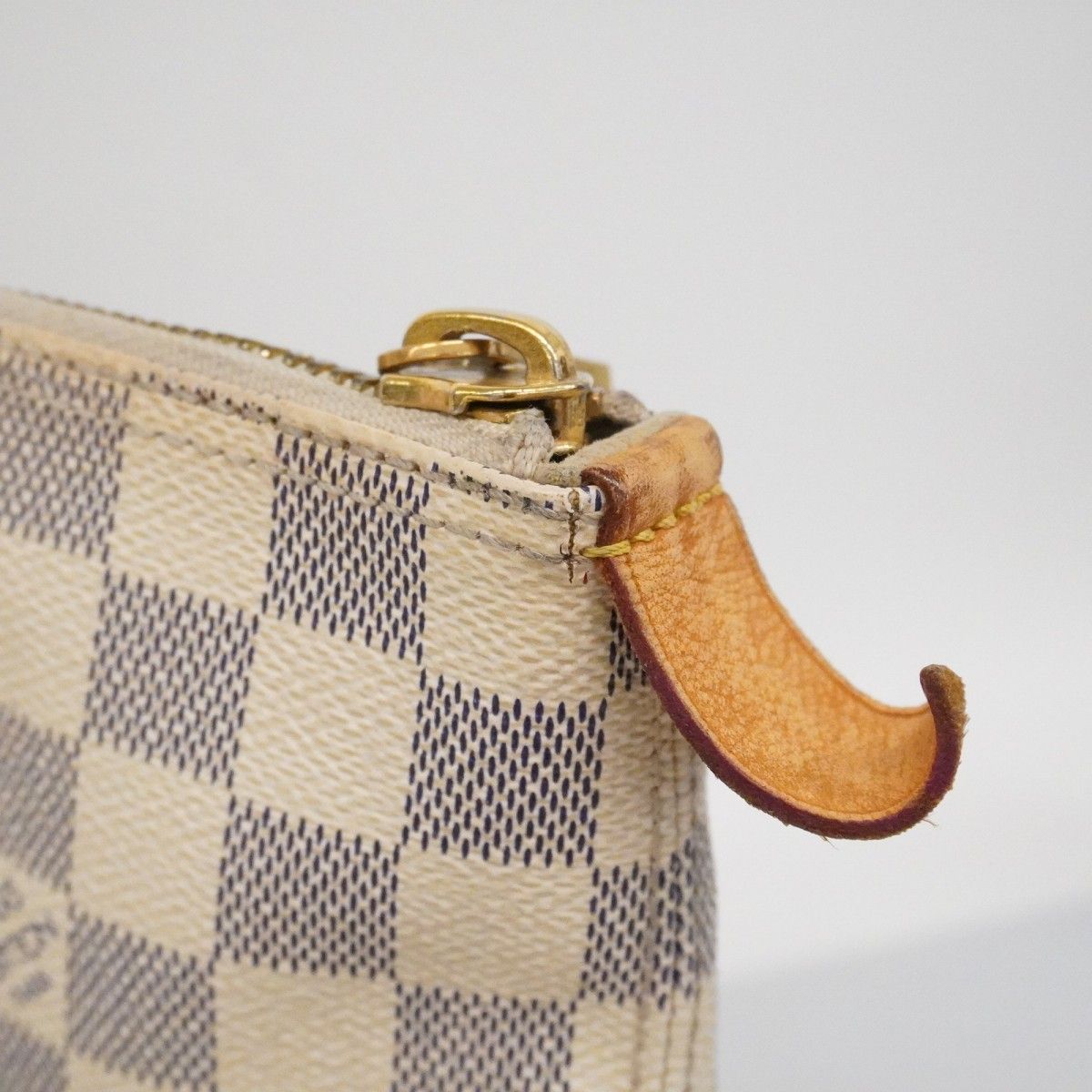 Louis Vuitton Handbag Damier Azur Saleya MM White — view 8