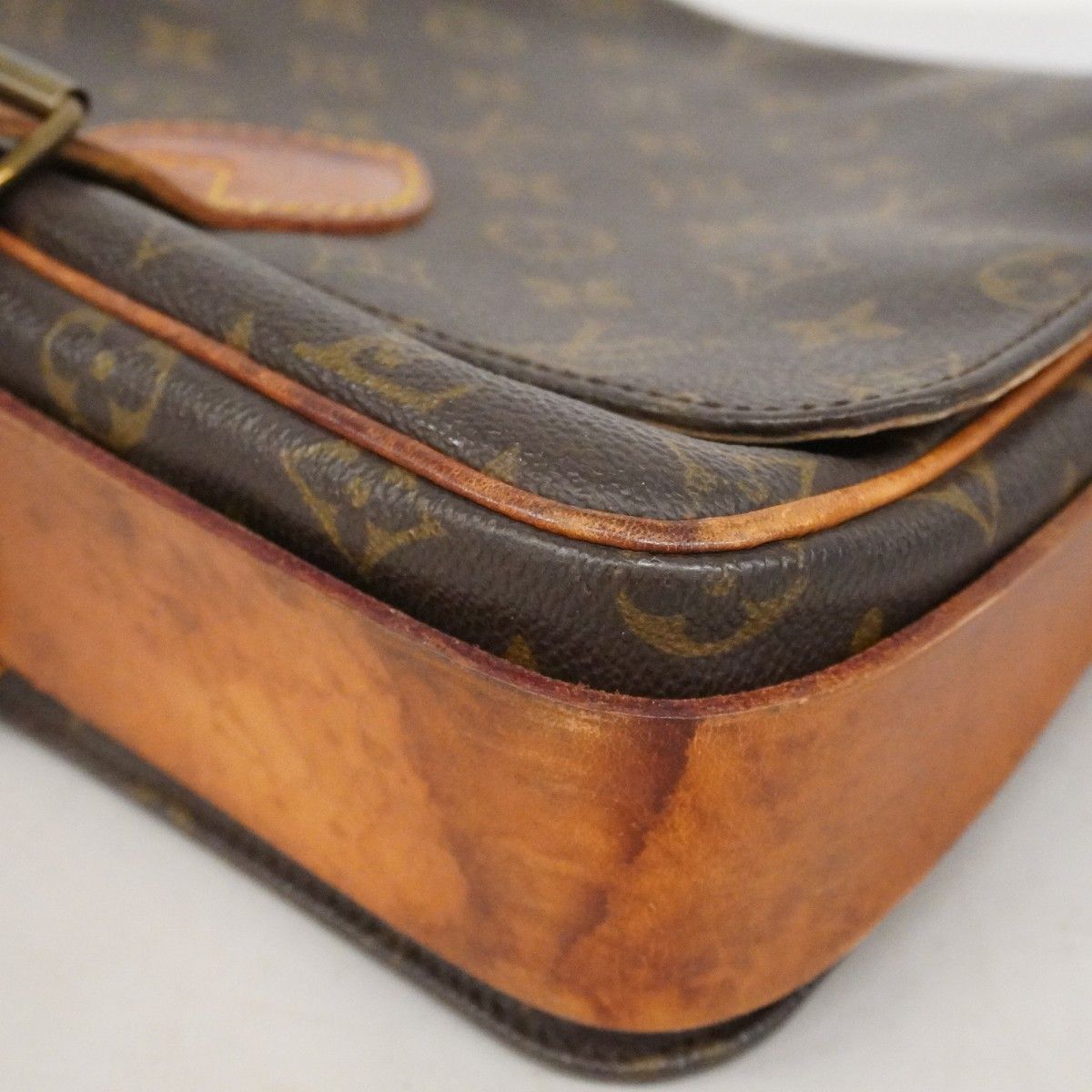 Louis Vuitton Shoulder Bag Monogram Cartouchiere GM Brown — view 6