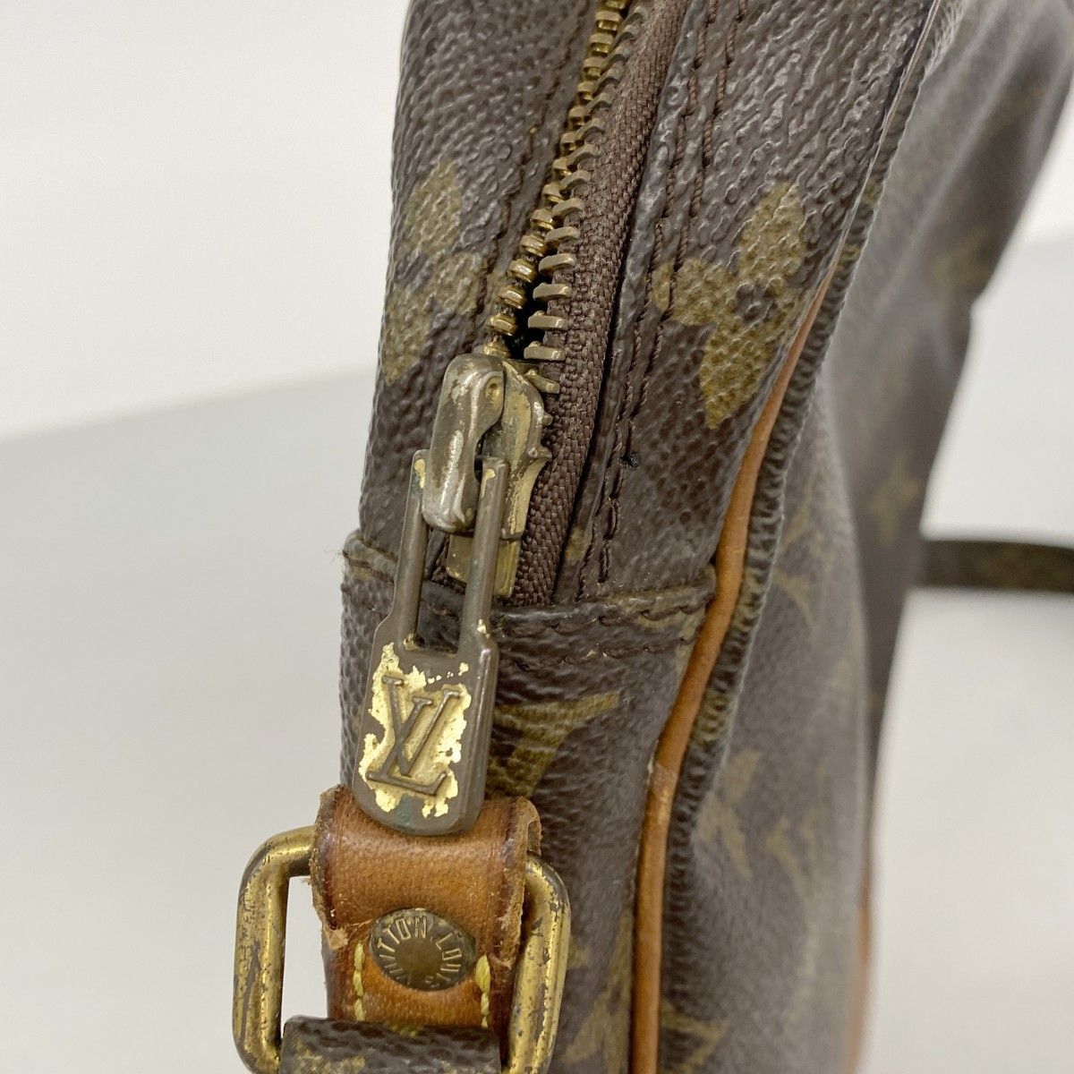 Louis Vuitton Shoulder Bag Monogram Danube Brown — view 9
