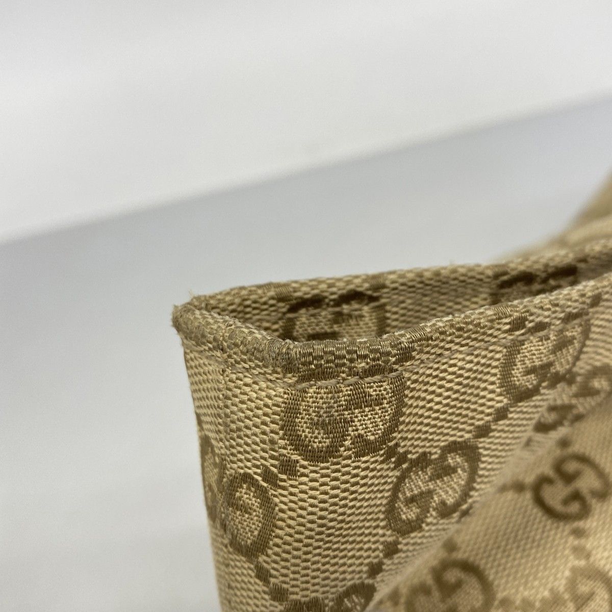 Gucci Handbag GG Canvas Beige Red Champagne Gold — view 7
