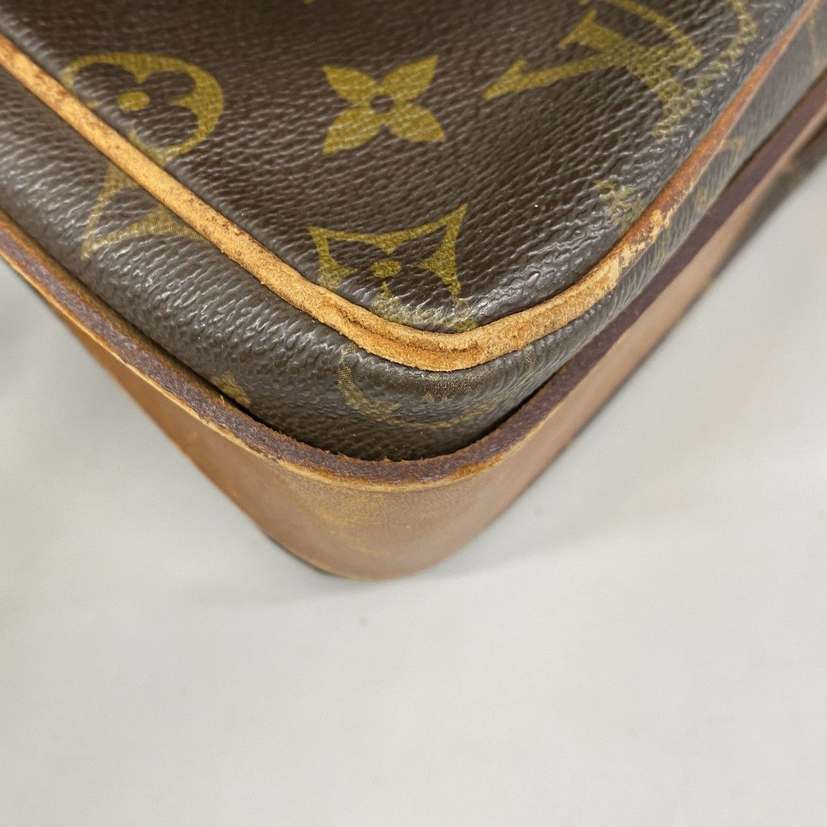 Louis Vuitton Shoulder Bag Monogram Cartouchiere GM Brown — view 9