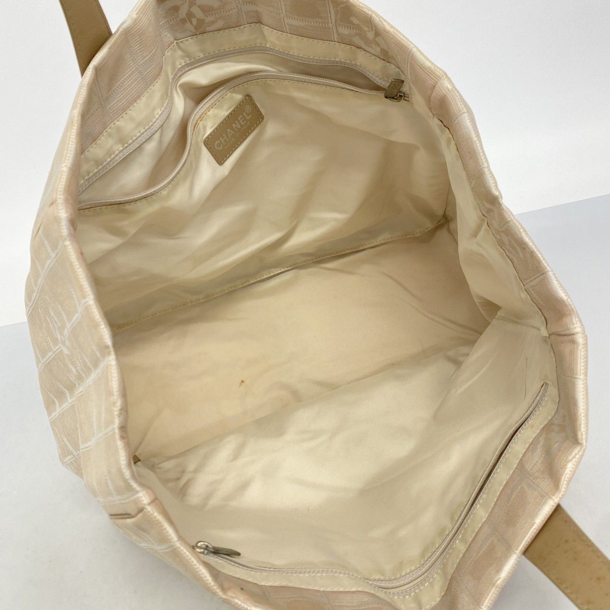 Chanel Tote New Travel Nylon Beige Gold — view 4