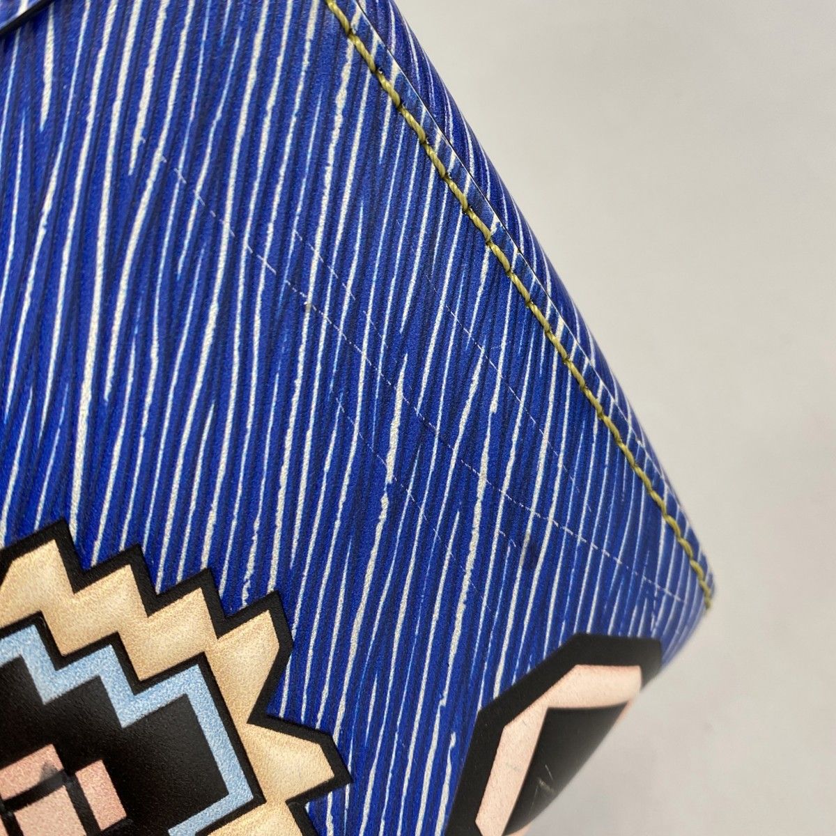 Louis Vuitton Shoulder Bag Epi Twist MM Blue — view 8