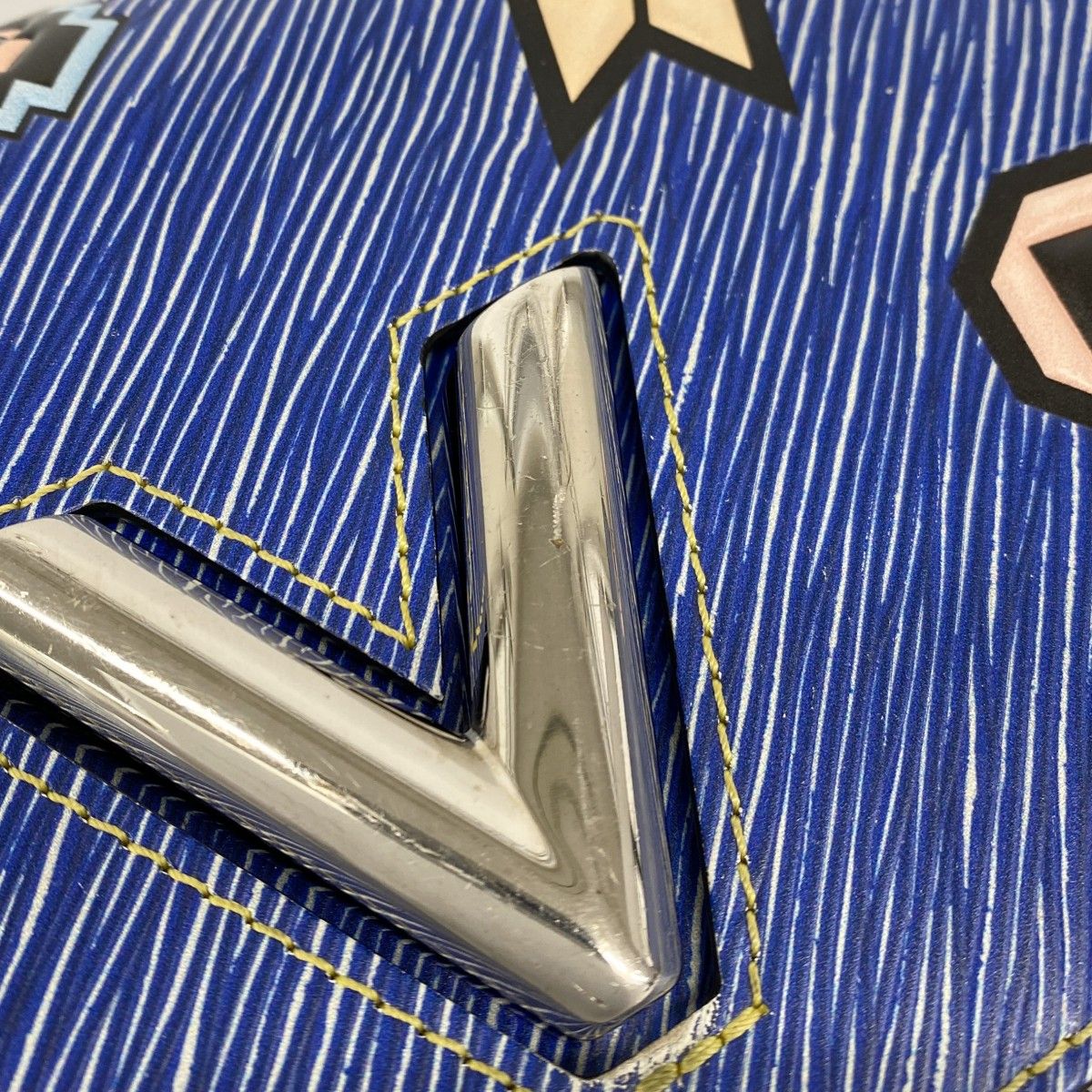 Louis Vuitton Shoulder Bag Epi Twist MM Blue — view 9