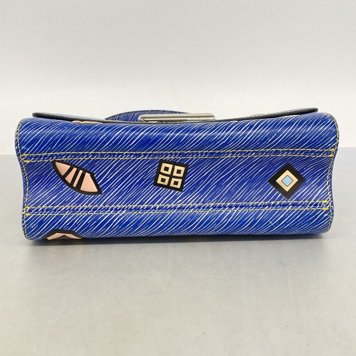 Louis Vuitton Shoulder Bag Epi Twist MM Blue — view 3
