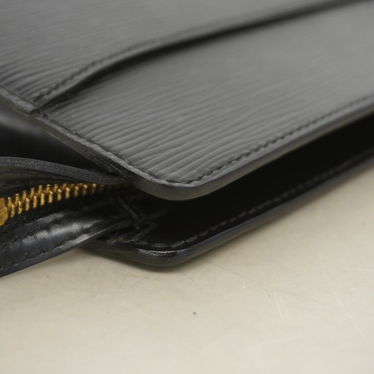 Louis Vuitton Clutch Epi Pochette Homme Noir — view 7