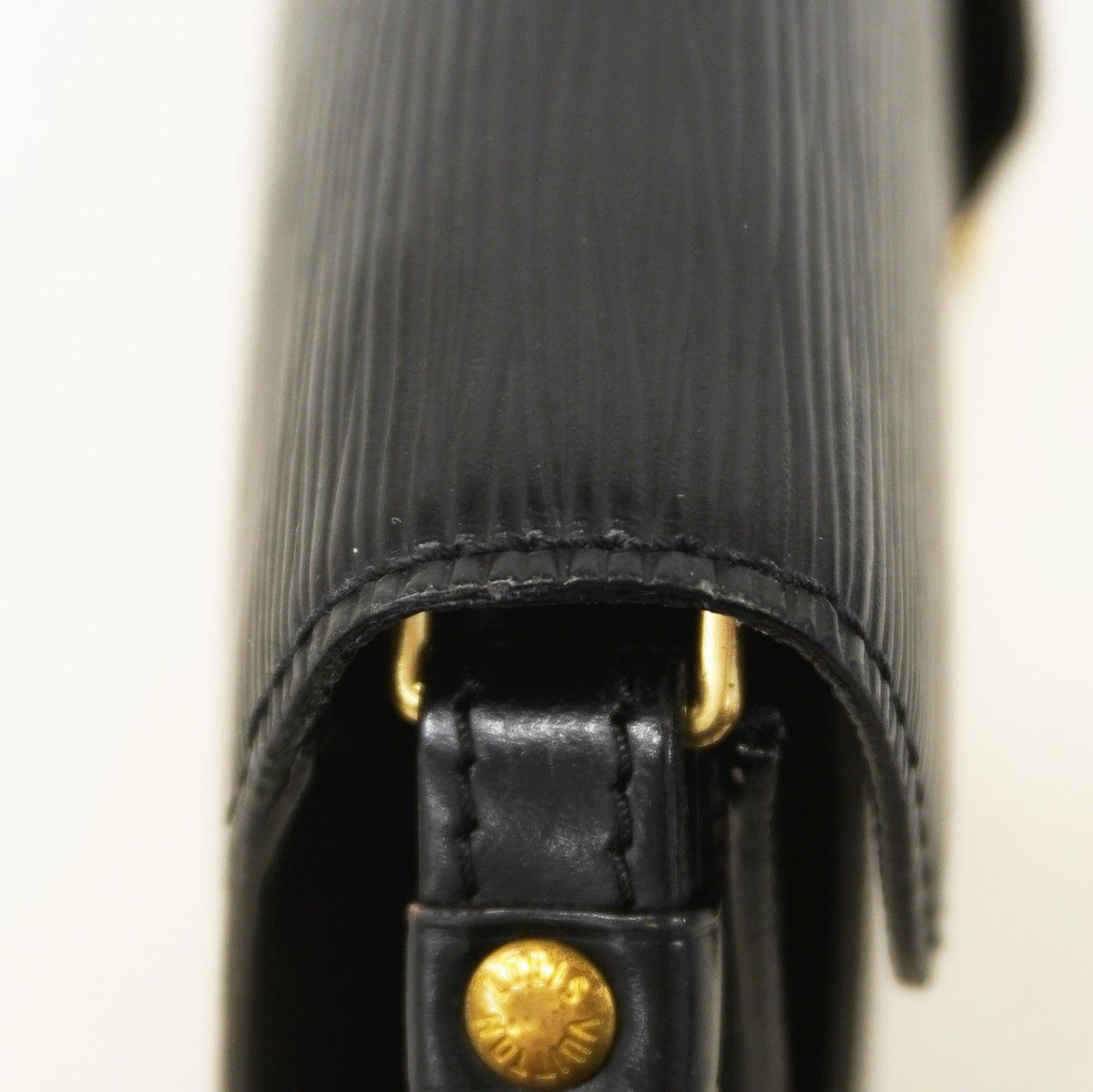 Louis Vuitton Clutch Epi Series Dragonne Noir — view 7