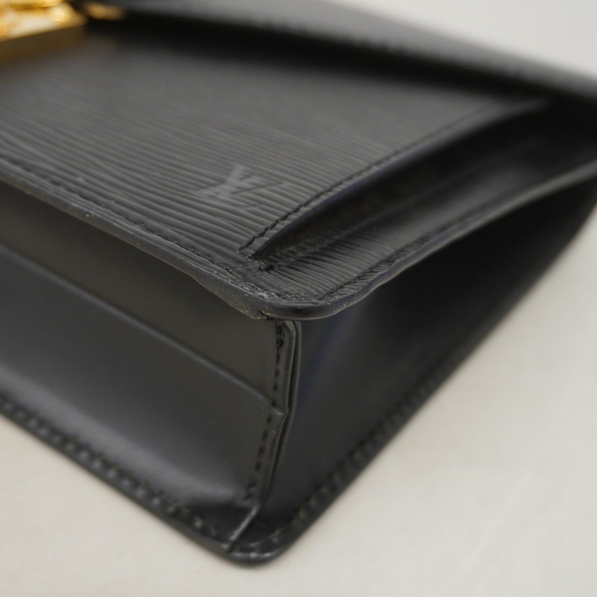 Louis Vuitton Clutch Epi Series Dragonne Noir — view 6