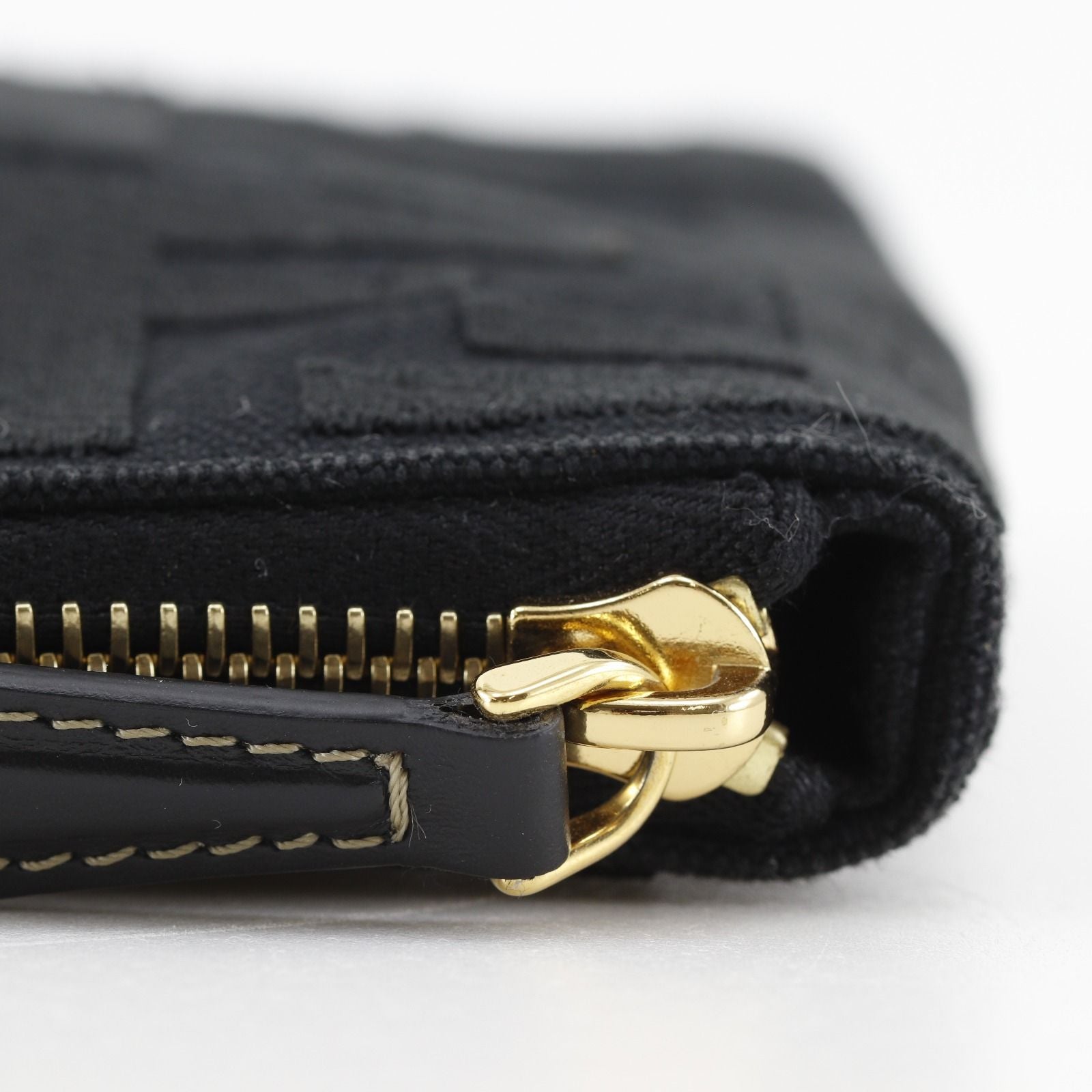 Fendi Flat Medium Pouch FF Logo Cotton Black — view 8