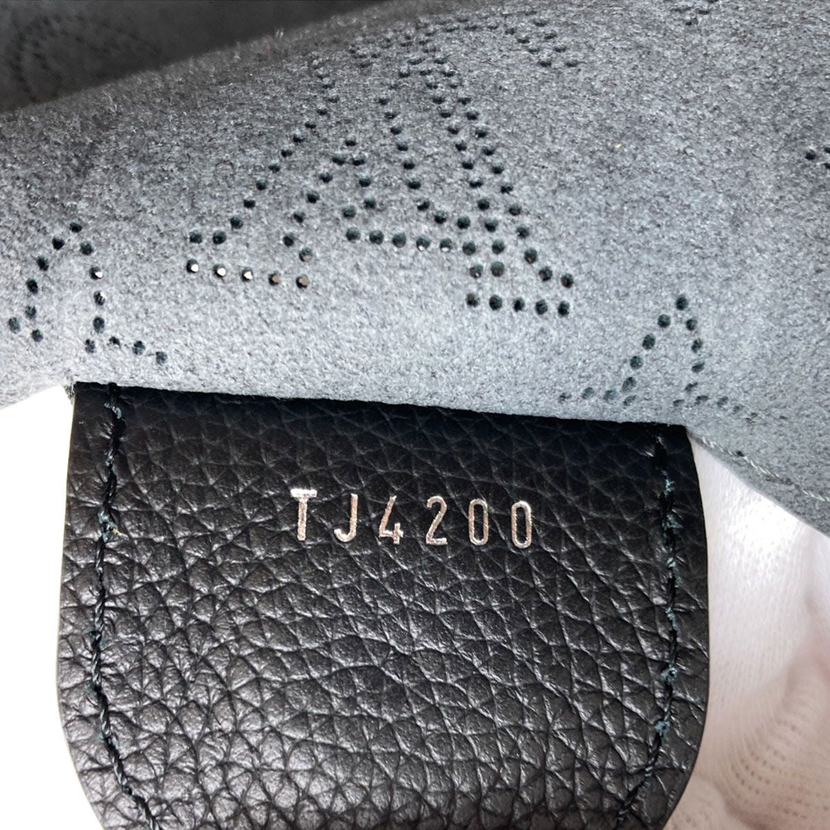 Louis Vuitton Hina MM Tote Mahina Leather — view 7