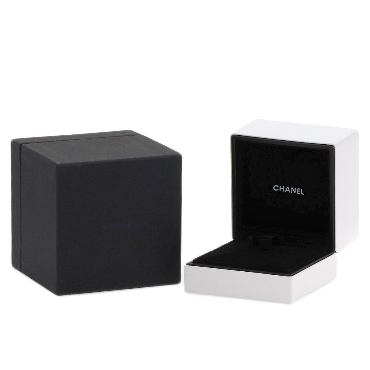 Chanel Camellia Diamond 53 Ring 18k White Gold — view 9