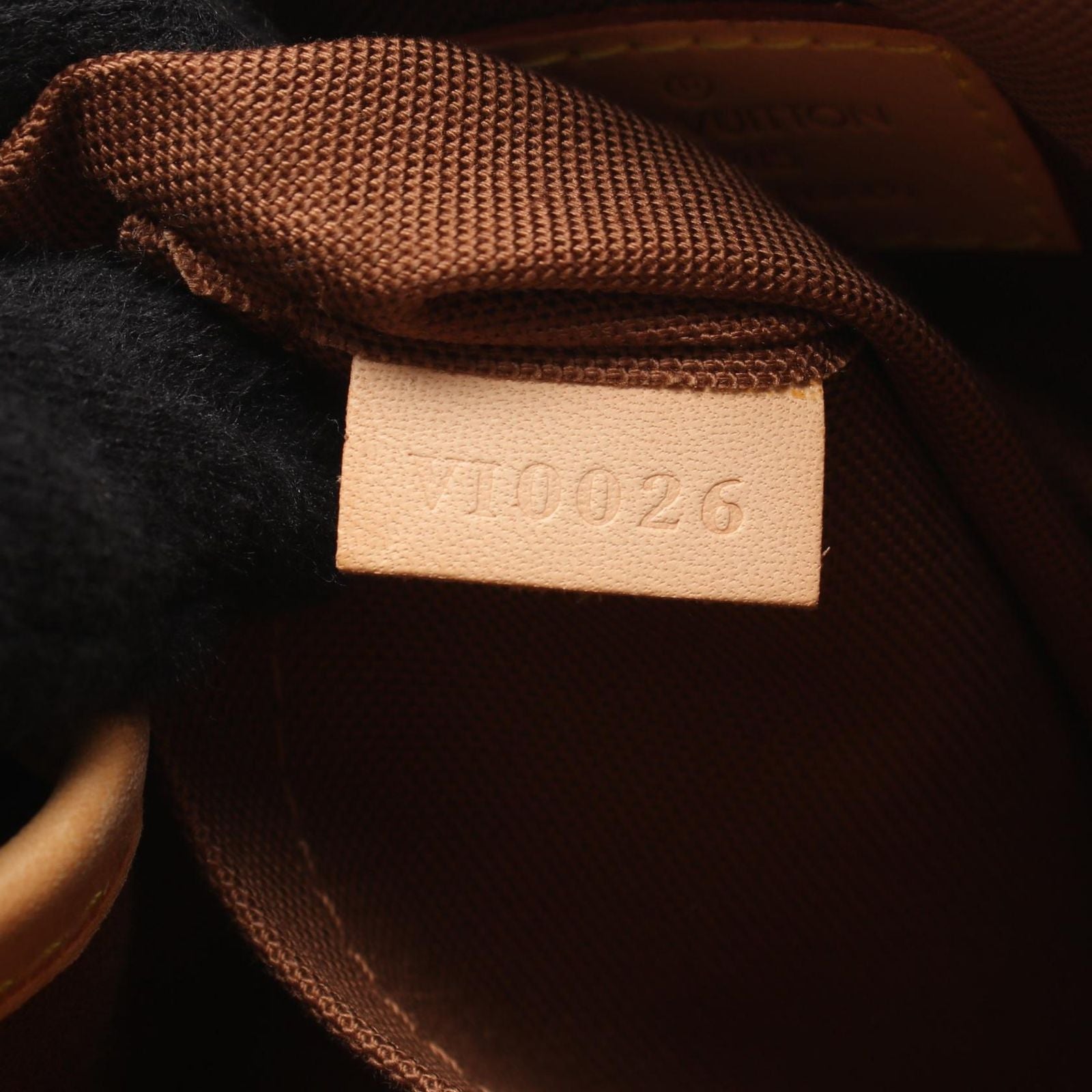 Louis Vuitton Handbag Batignolles Canvas Leather — view 5