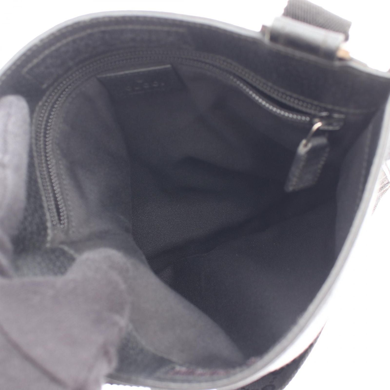 Gucci Shoulder Bag GG Canvas Black — view 3