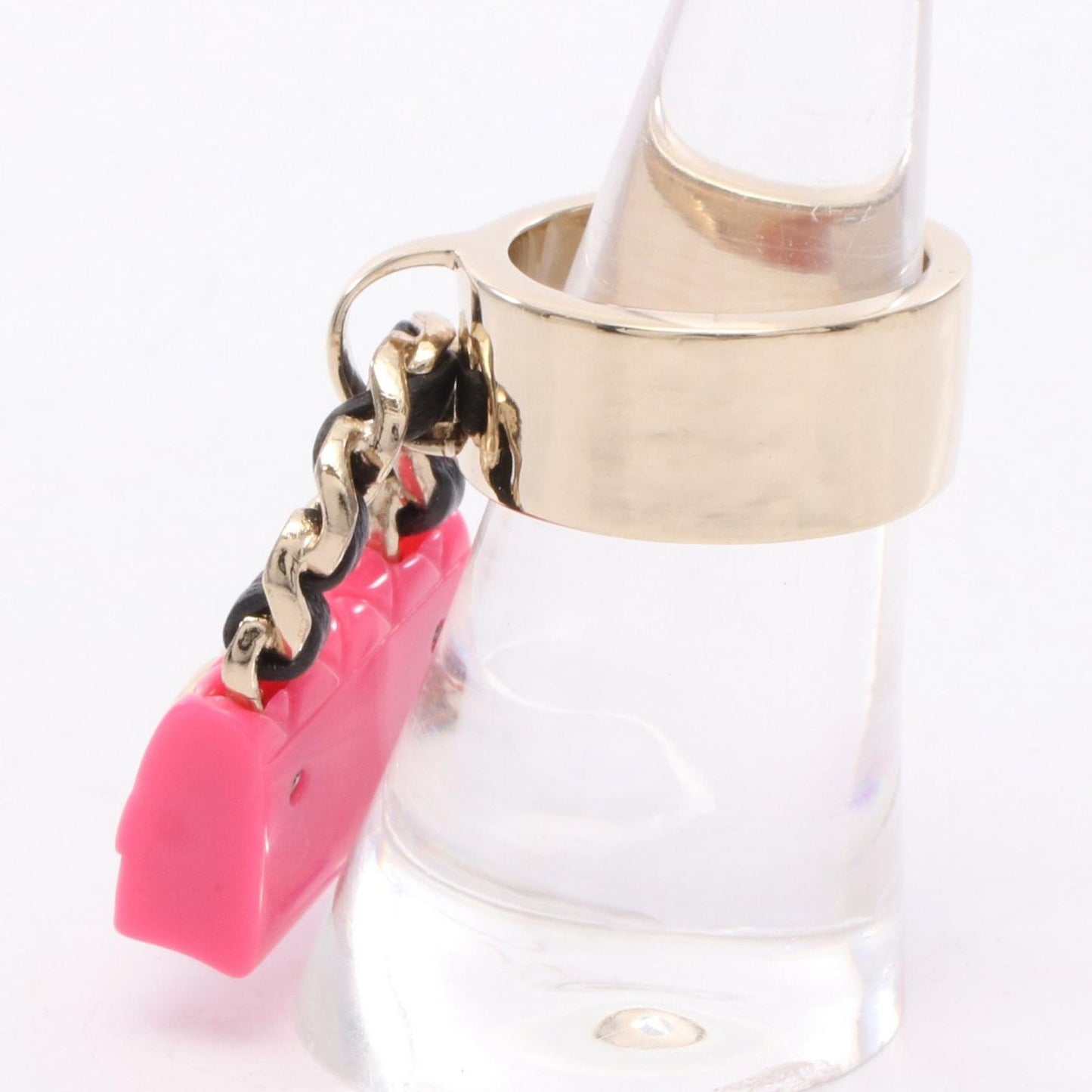 Chanel Ring Quilted Bag Motif — view 2