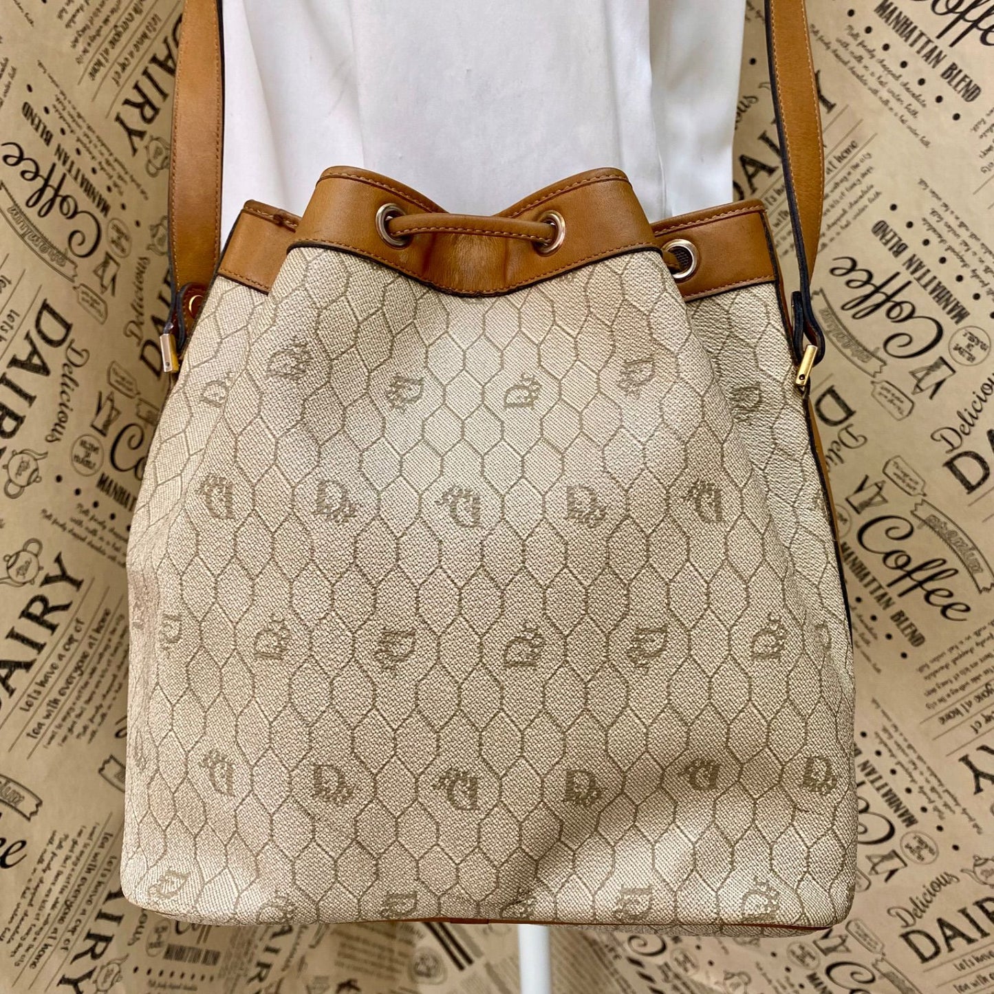 Dior Shoulder Bag Drawstring Honeycomb White — view 2