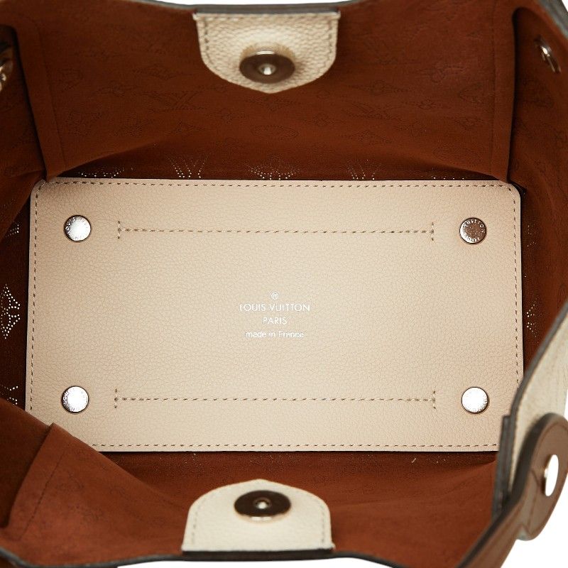 Louis Vuitton Monogram Mahina PM 2-Way Shoulder Bag Beige — view 6