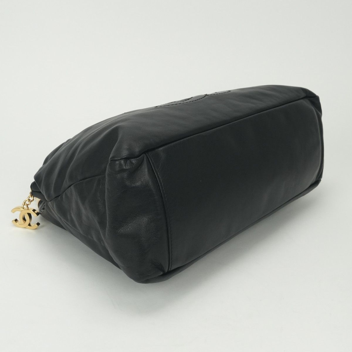 Chanel Tote Shoulder Bag Lambskin Noir Black Gold Chain Bag Big CC Logo Jumbo — view 6