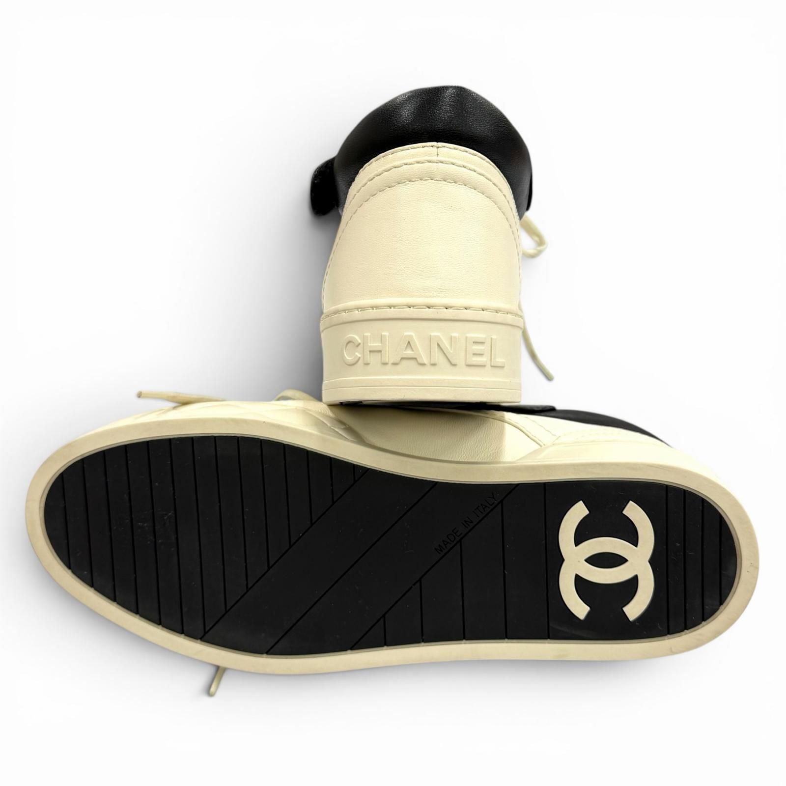 Chanel Logo with CC Lace Up Leather Sneakers Ivory Black — view 6