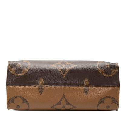 Louis Vuitton Monogram Giant Reverse On The Go MM 2-Way Shoulder Bag Brown — view 3