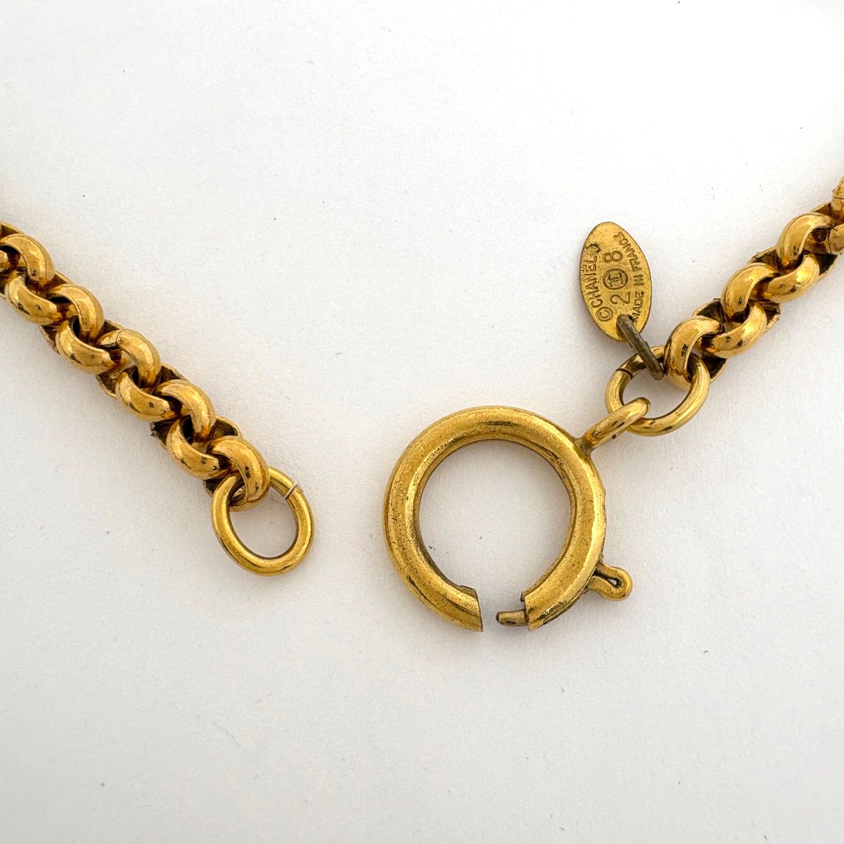 Chanel CC Logo Round Necklace Gold Plated — view 3