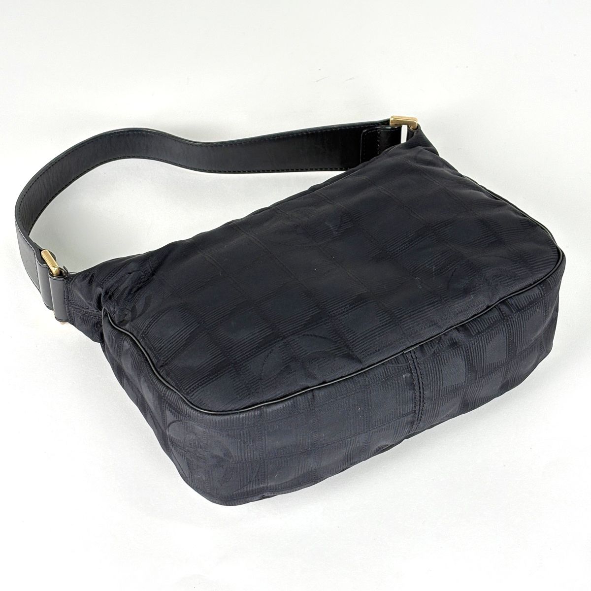 Chanel New Travel Line Shoulder Bag Nylon Jacquard Black — view 2