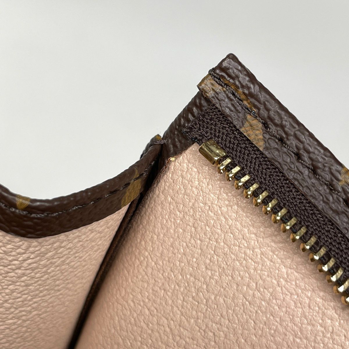 Louis Vuitton Makeup Pouch Monogram Brown — view 5