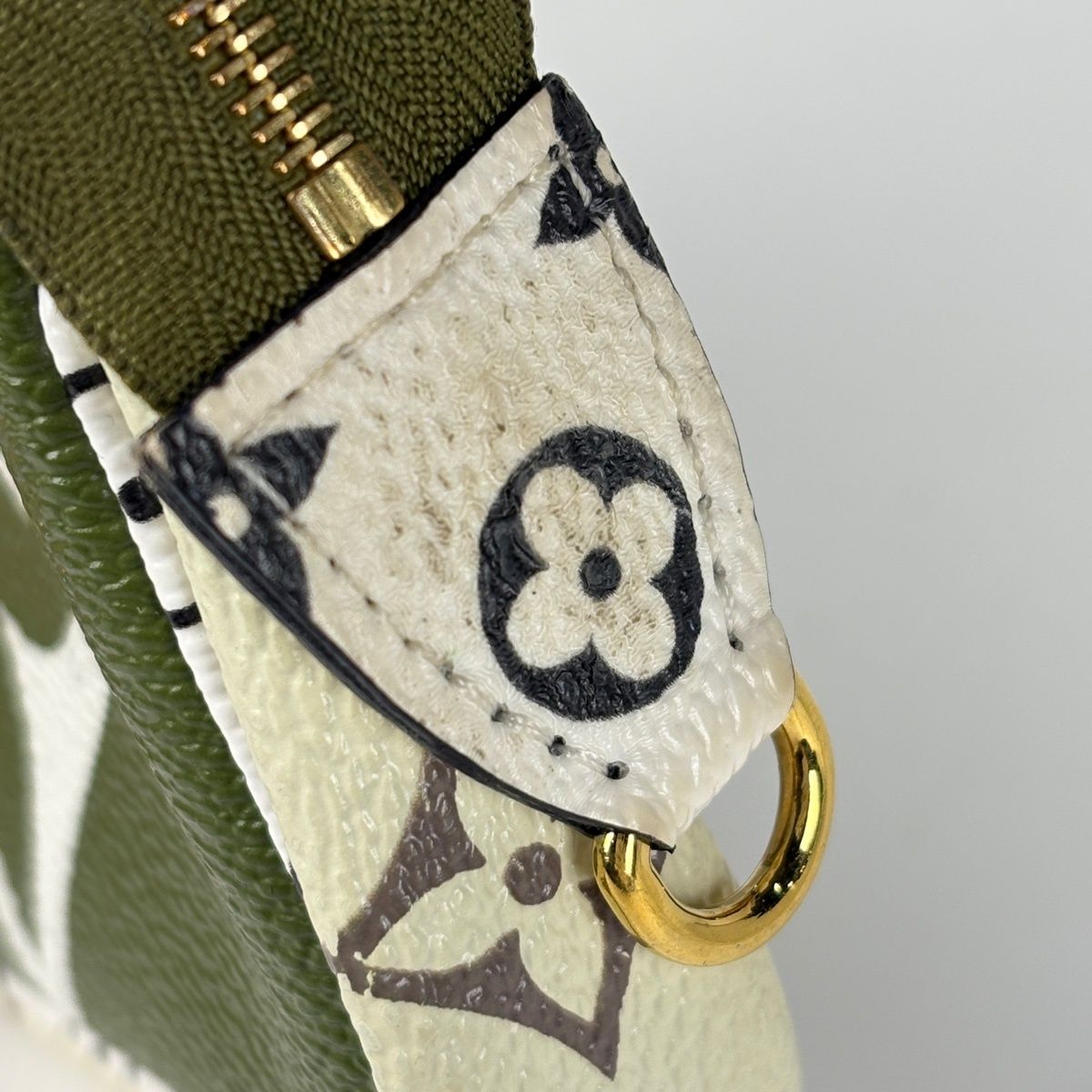 Louis Vuitton Mini Pochette Pouch Monogram Giant Khaki Beige — view 6