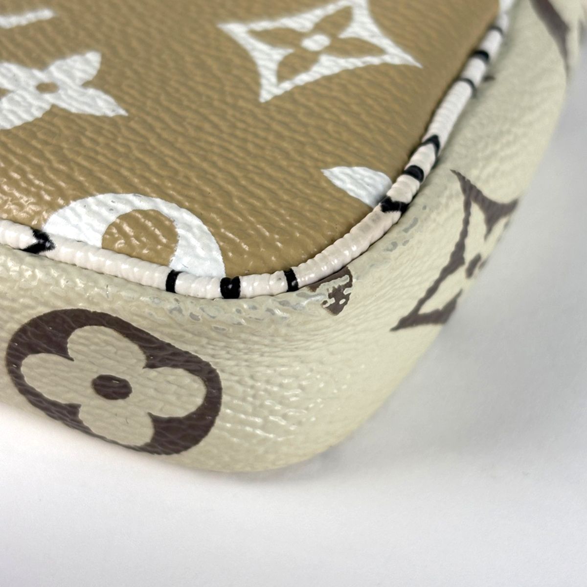 Louis Vuitton Mini Pochette Pouch Monogram Giant Khaki Beige — view 3