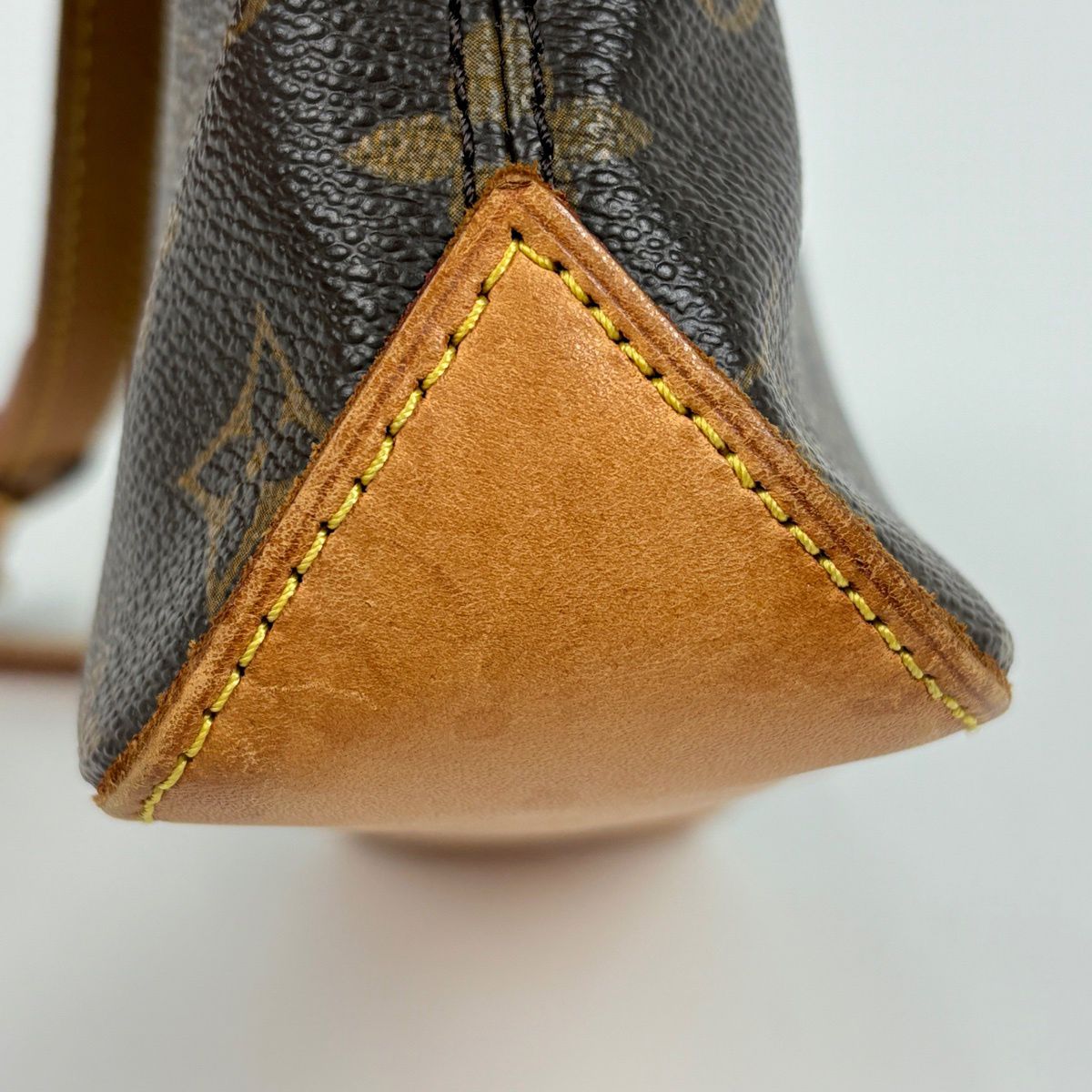 Louis Vuitton Trotteur Pochette Shoulder Bag Monogram Brown — view 4