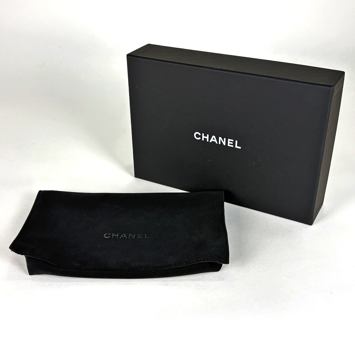 Chanel CC Logo Chain Shoulder Bag Quilted Phone Case Caviar Leather Black — view 7