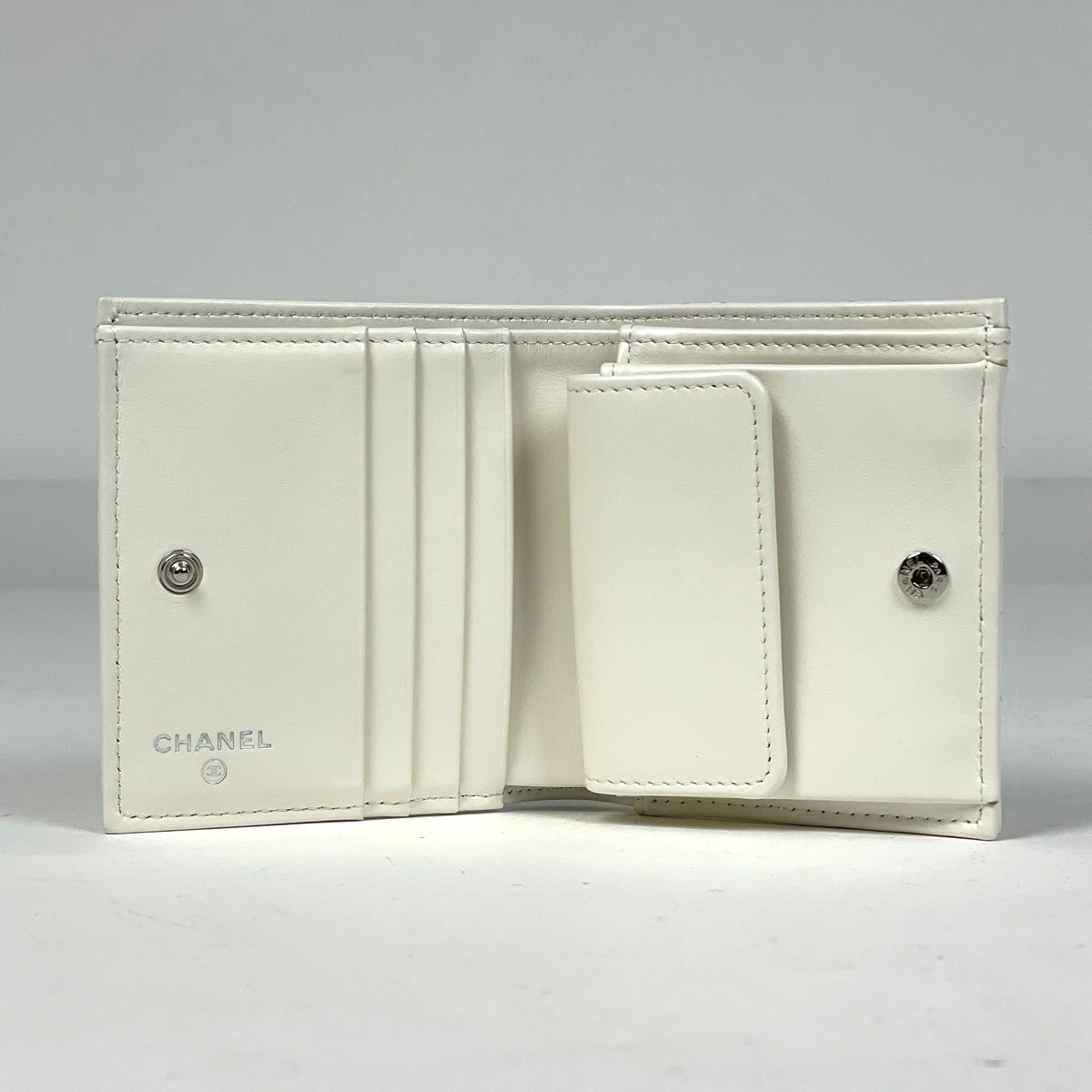 Chanel CC Logo Bifold Wallet Caviar Leather White — view 8