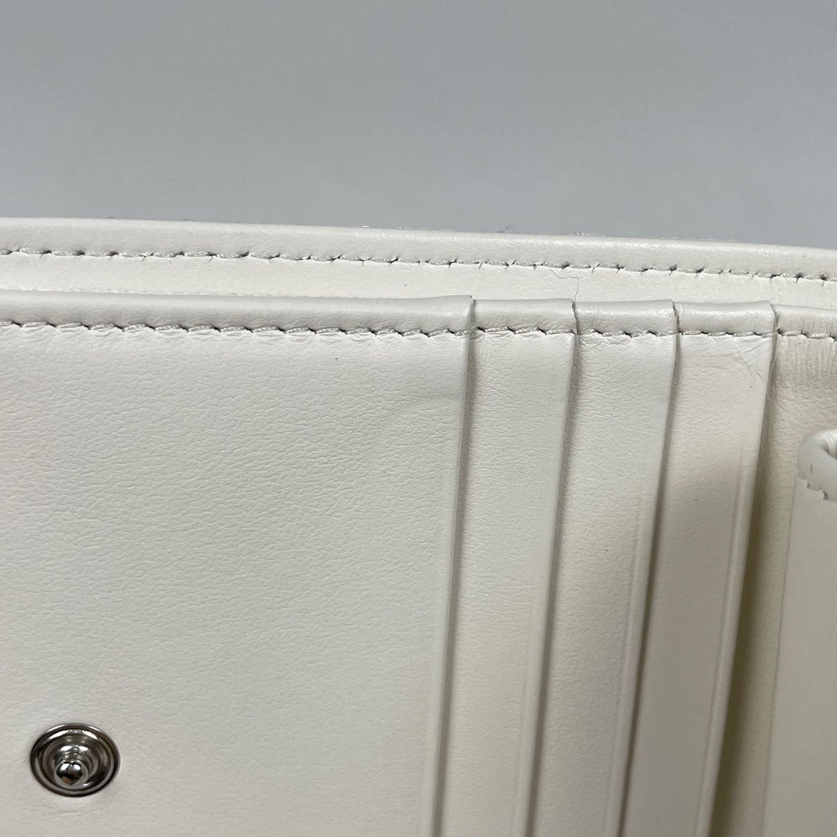 Chanel CC Logo Bifold Wallet Caviar Leather White — view 6