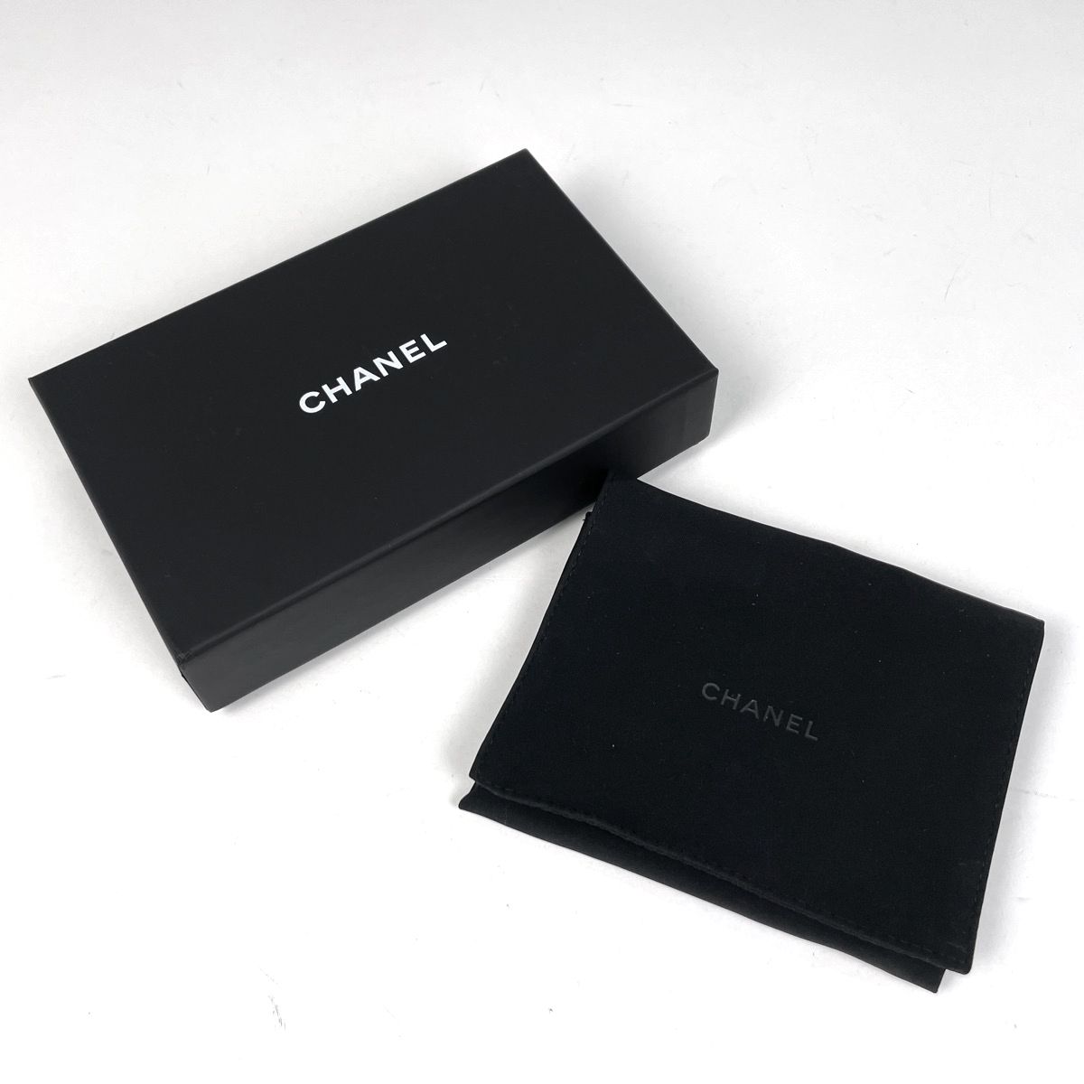 Chanel CC Logo Bifold Wallet Caviar Leather White — view 9